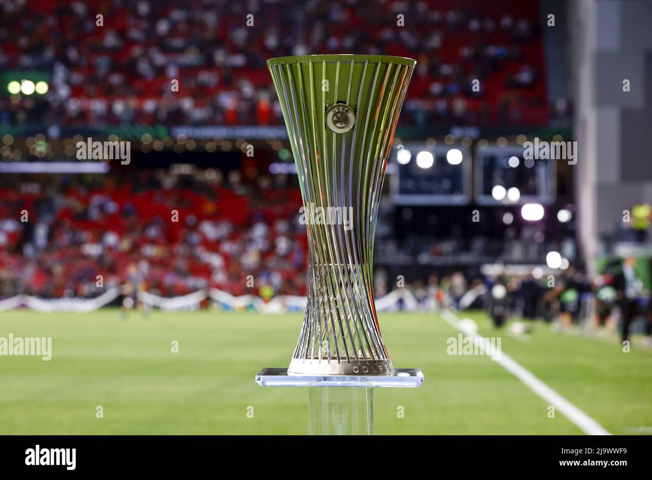 Tirana, Albanien. 25.. Mai 2022. TIRANA - Trophäe der Conference League, Cup der Conference League, Cup der Conference League während des UEFA Conference League-Endspiel zwischen AS Roma und Feyenoord in der Arena Kombetare am 25. Mai 2022 in Tirana, Albanien. ANP MAURICE VAN STEEN Kredit: ANP/Alamy Live Nachrichten Stockfoto