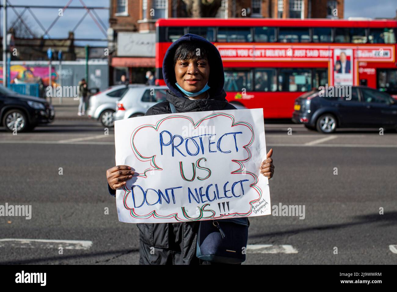 Private Mieter in London protestieren gegen die Forderung, dass ihre Häuser wieder sicher gemacht werden, Gefahren wie Schimmel, was schwerwiegende gesundheitliche Probleme für Res verursacht Stockfoto