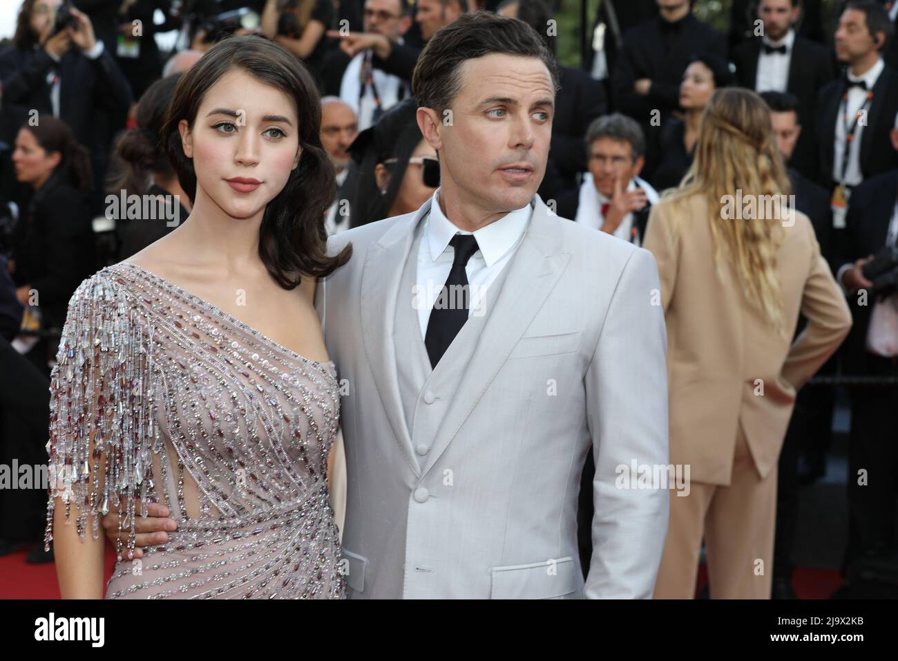 26. Mai 2022, Cannes, Cote d'Azur, Frankreich: CAYLEE COWAN und CASEY AFFLECK besuchen die „Elvis“-Vorführung während der jährlichen Filmfestspiele von Cannes 75. (Bildquelle: © Mickael Chavet/ZUMA Press Wire) Stockfoto