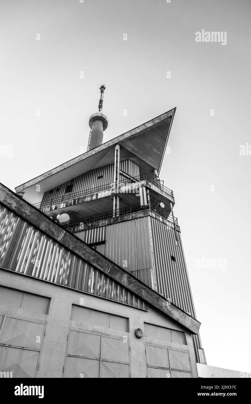 Fernsehsender Turm auf dem Gipfel des Lysa Berges Stockfoto