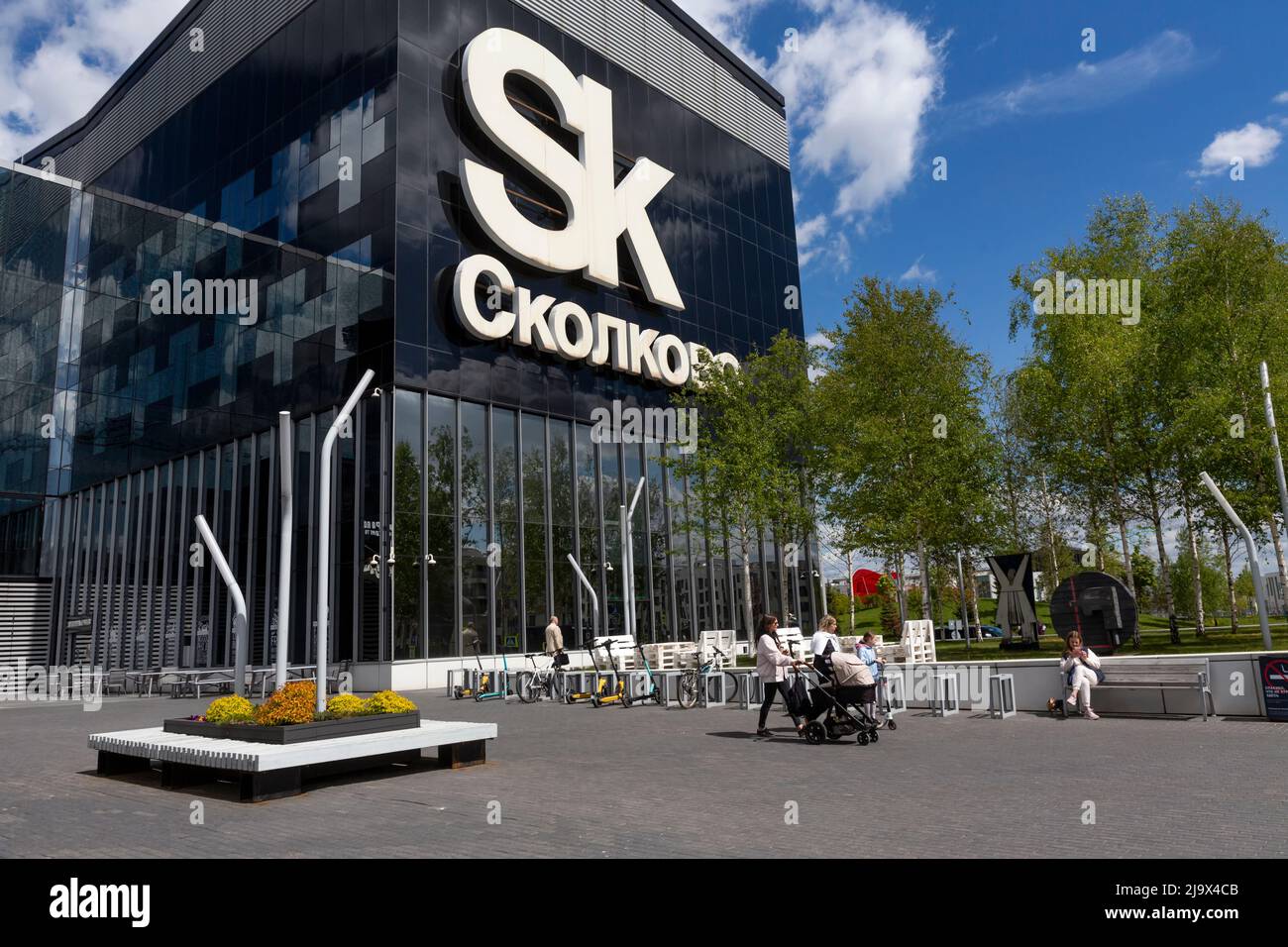 Blick auf die Fassade des Skolkovo Technopark und des Skolkovo Innovationszentrums in Moskau, Russland Stockfoto
