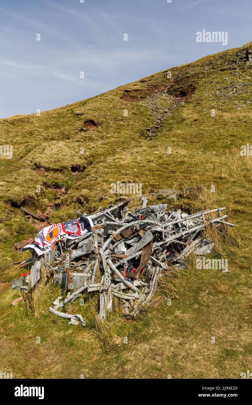 Wrack eines Bombers der Royal Canadian Air Force Wellington (R1465) auf einem abgelegenen walisischen Hügel. Stockfoto