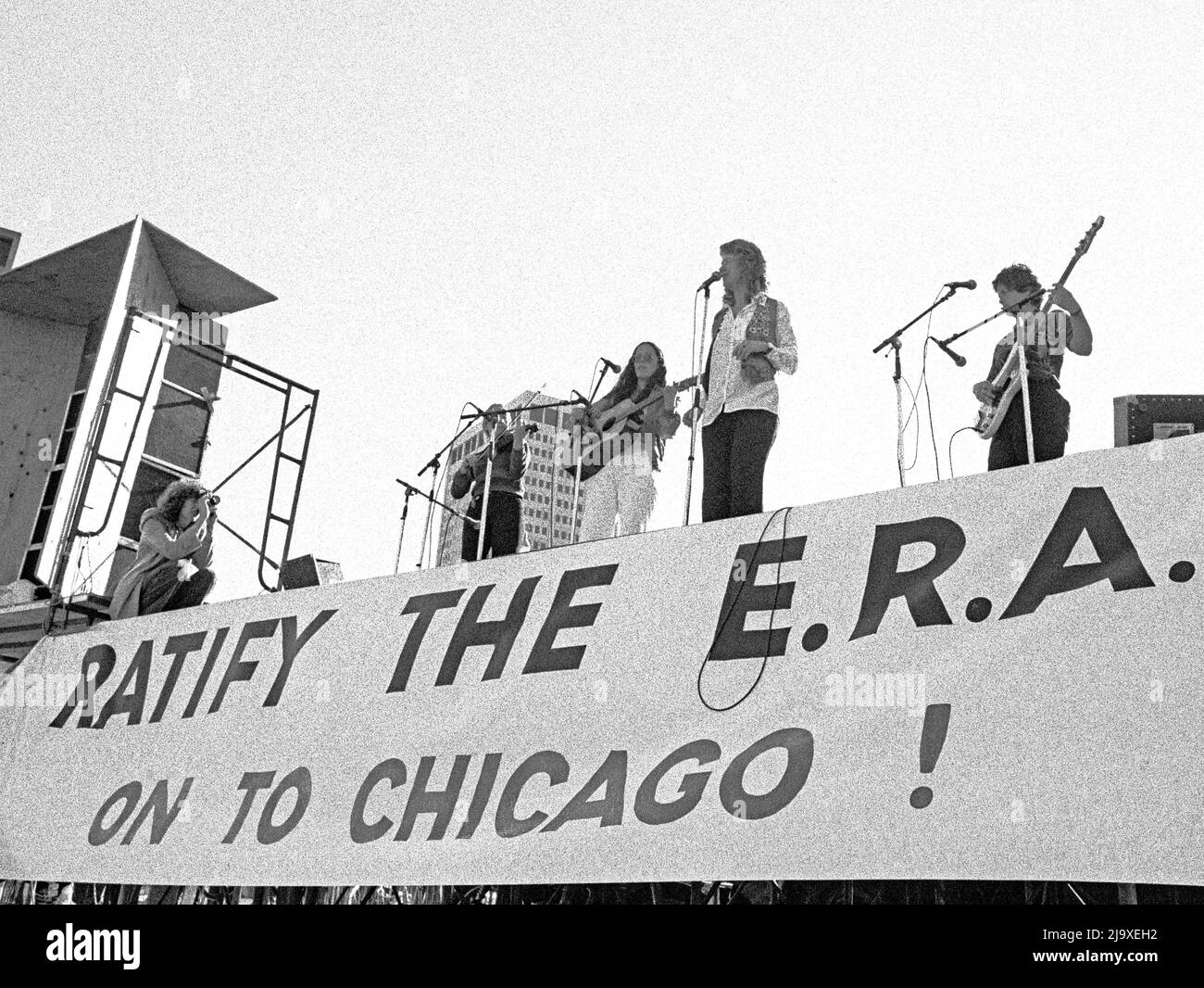 Ratifizieren Sie die ÄRA, weiter nach Chicago! Banner beim Internationalen Frauentag in San Francisco, Kalifornien, März 1980 Stockfoto
