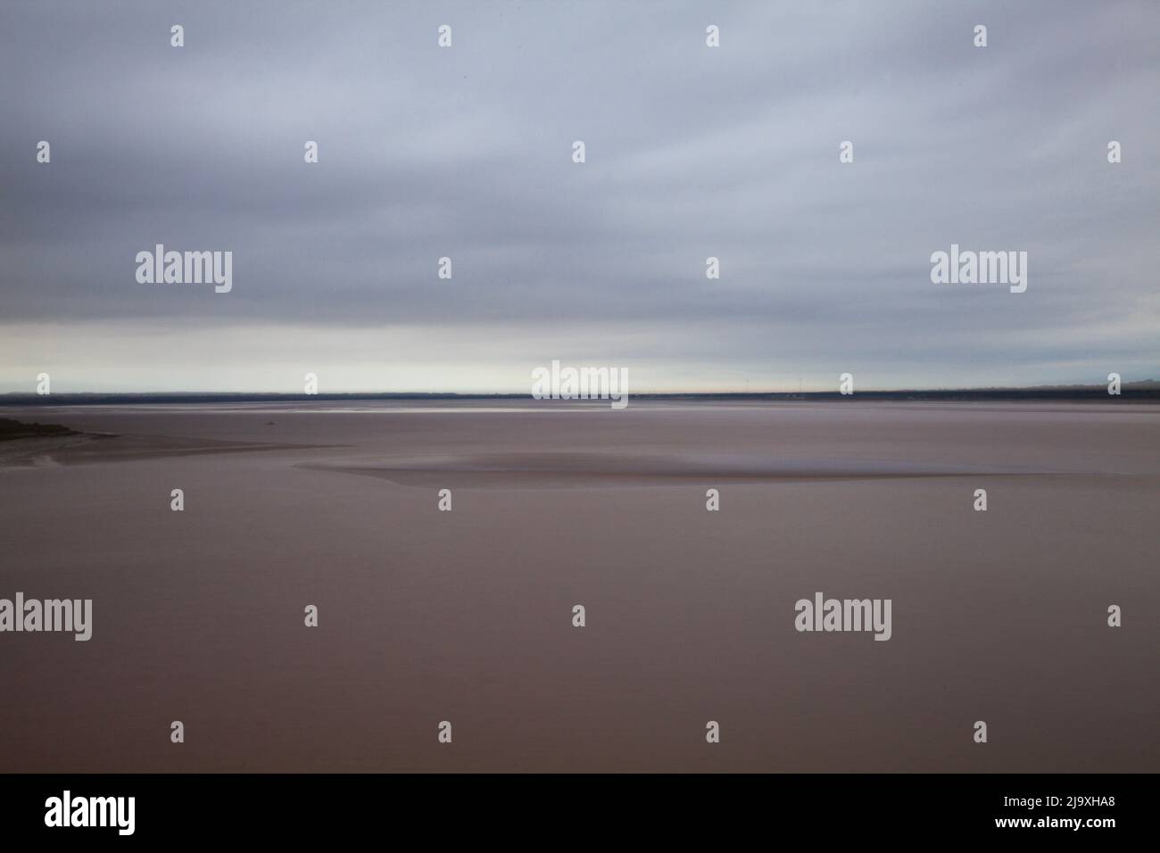 Langzeitaufnahme der Meereslandschaft der Humber-Mündung, Großbritannien Stockfoto