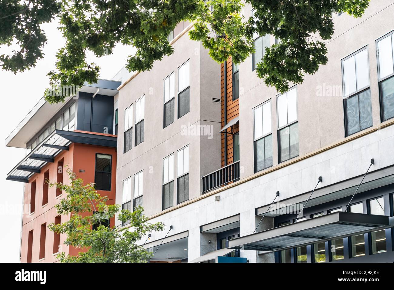 Außenansicht des mehrfamilien Wohnhaus, Bergblick, San Francisco Bay Area, Kalifornien Stockfoto