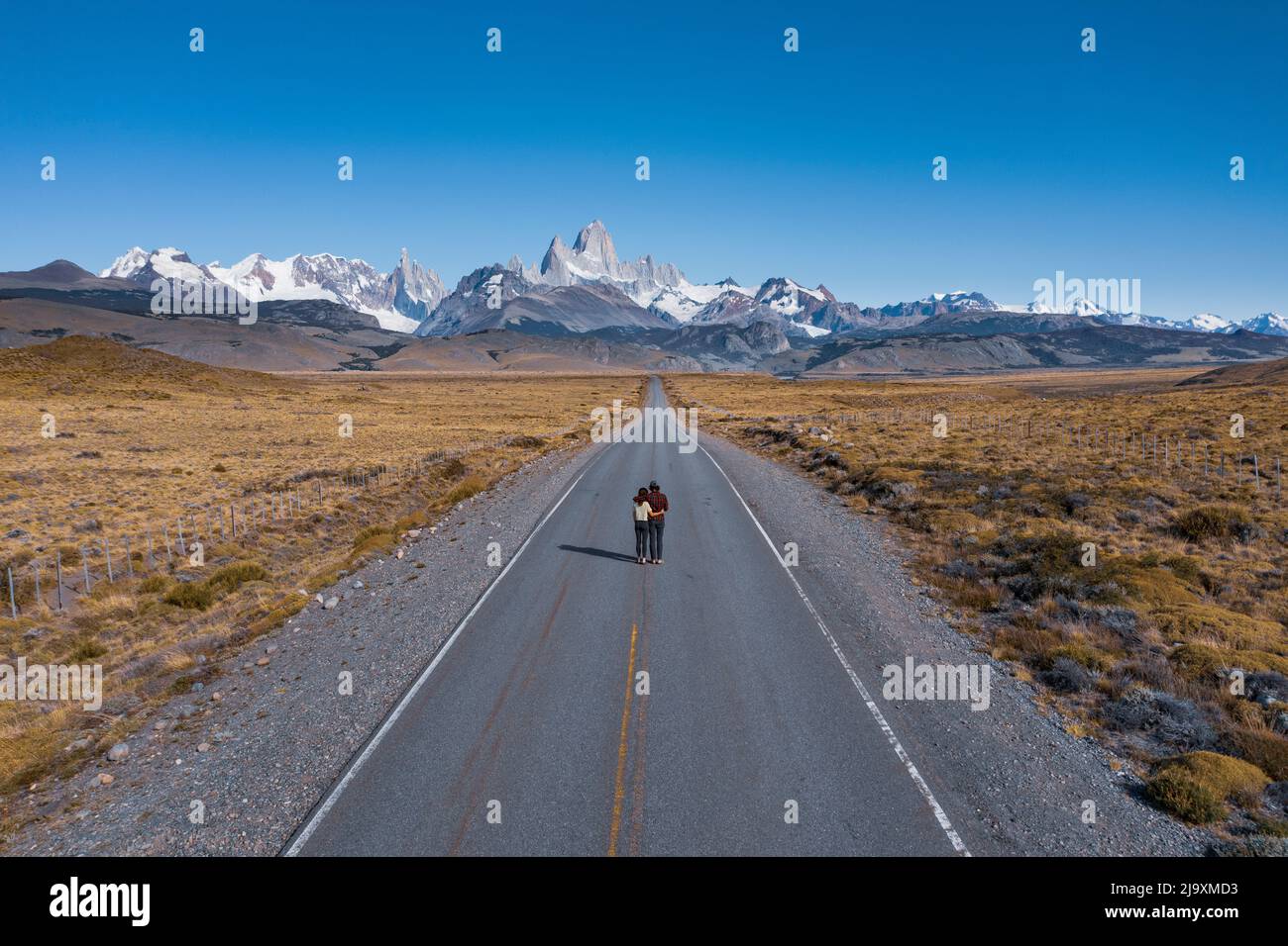 Die lange Autobahn in Richtung El Chalten und die erstaunliche p Stockfoto