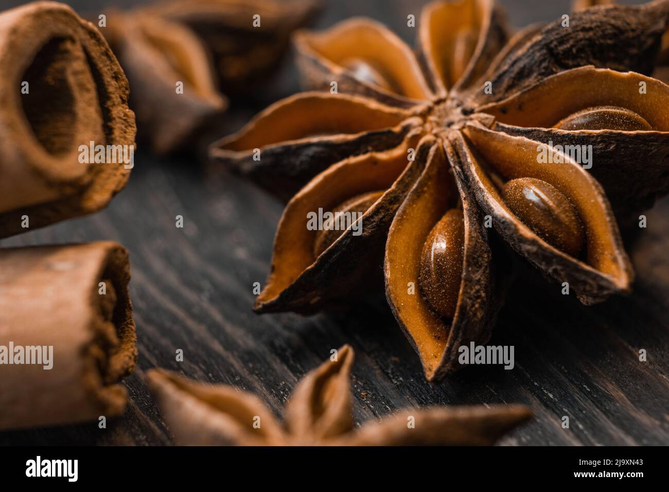 Anise zavigzne und Zimtstange aus der Nähe - up Stockfoto
