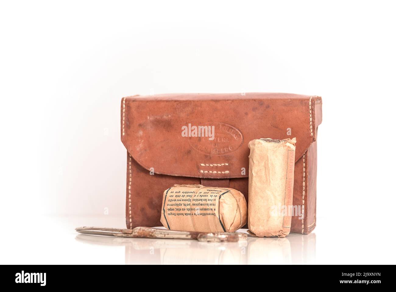 Sehr seltenes antikes Set erste-Hilfe-Set Medizinzubehör aus dem Jahr 1940. Stockfoto