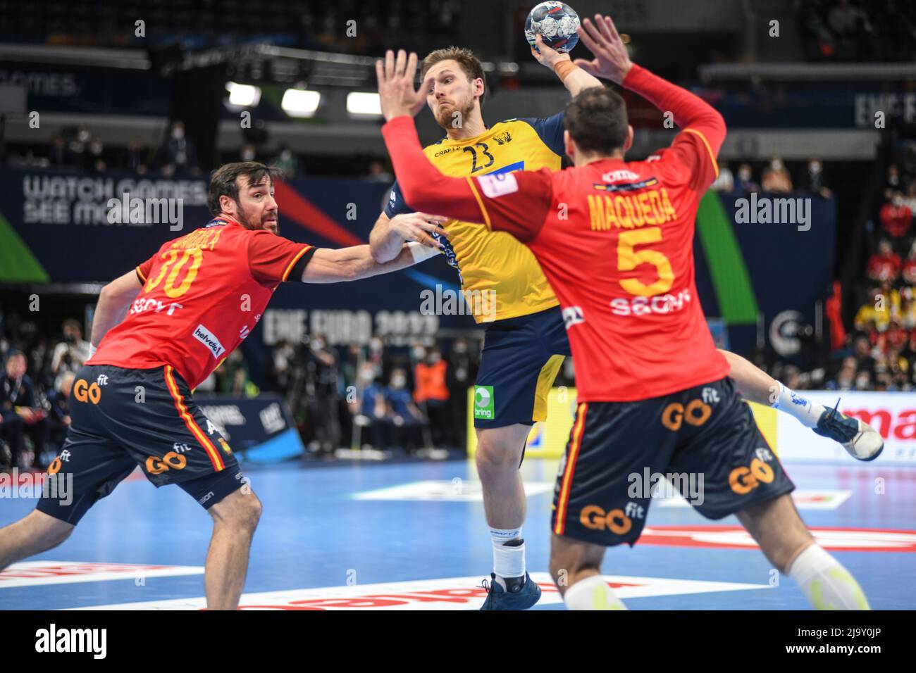 Albin Lagergren (Schweden) gegen Spanien. EHF Euro 2022. Letztes Spiel Stockfoto