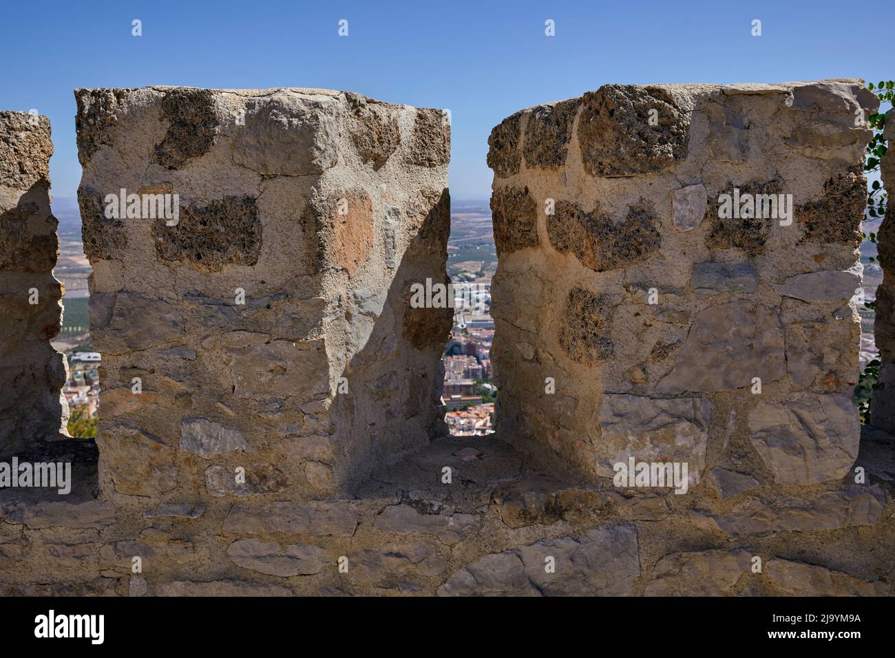 Steinzinnen mit kleinem belvedere auf dem Burgturm Stockfoto