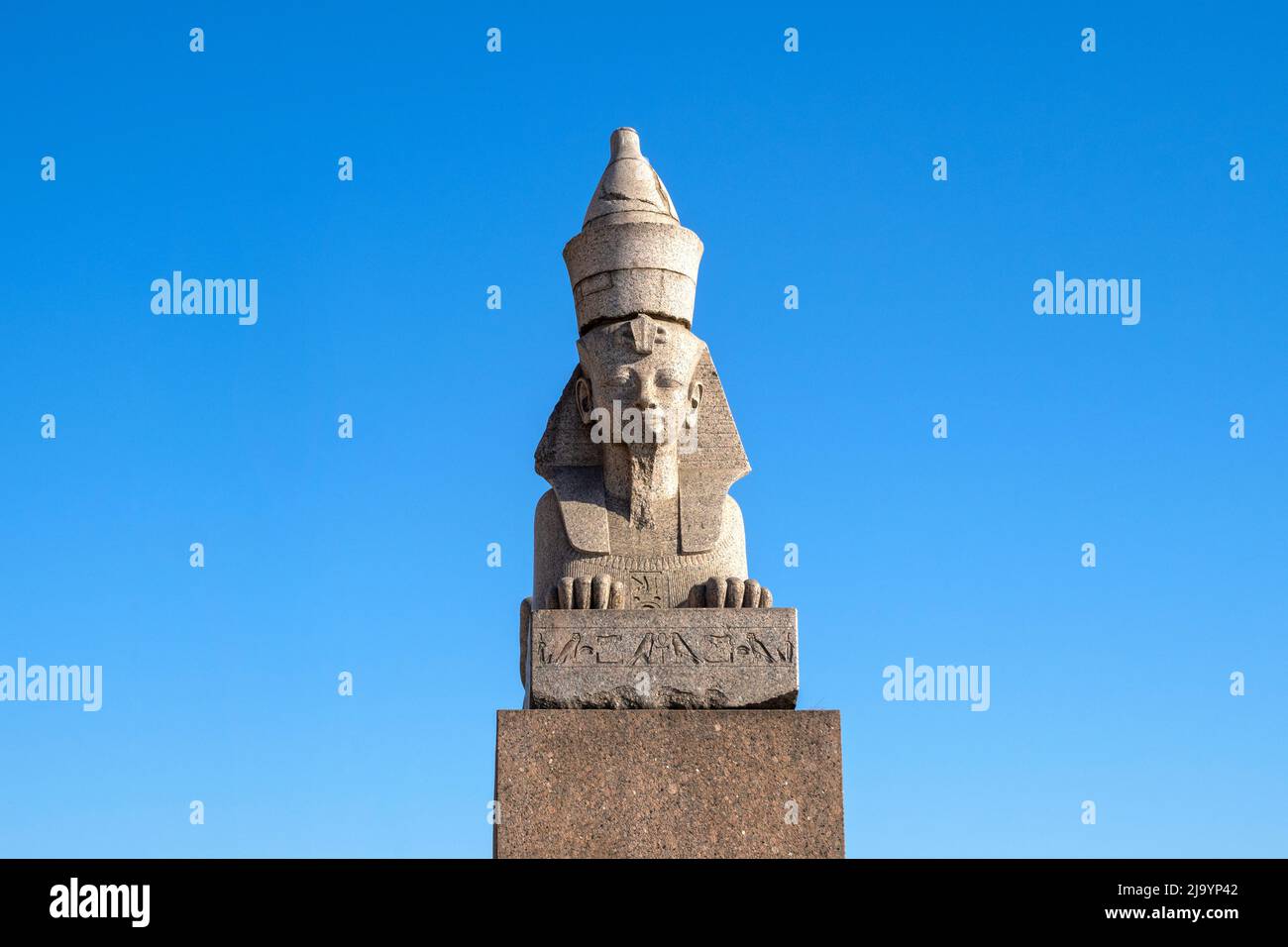 Altägyptische Sphinx auf dem Universitätsdamm in Sankt Petersburg, Russland Stockfoto