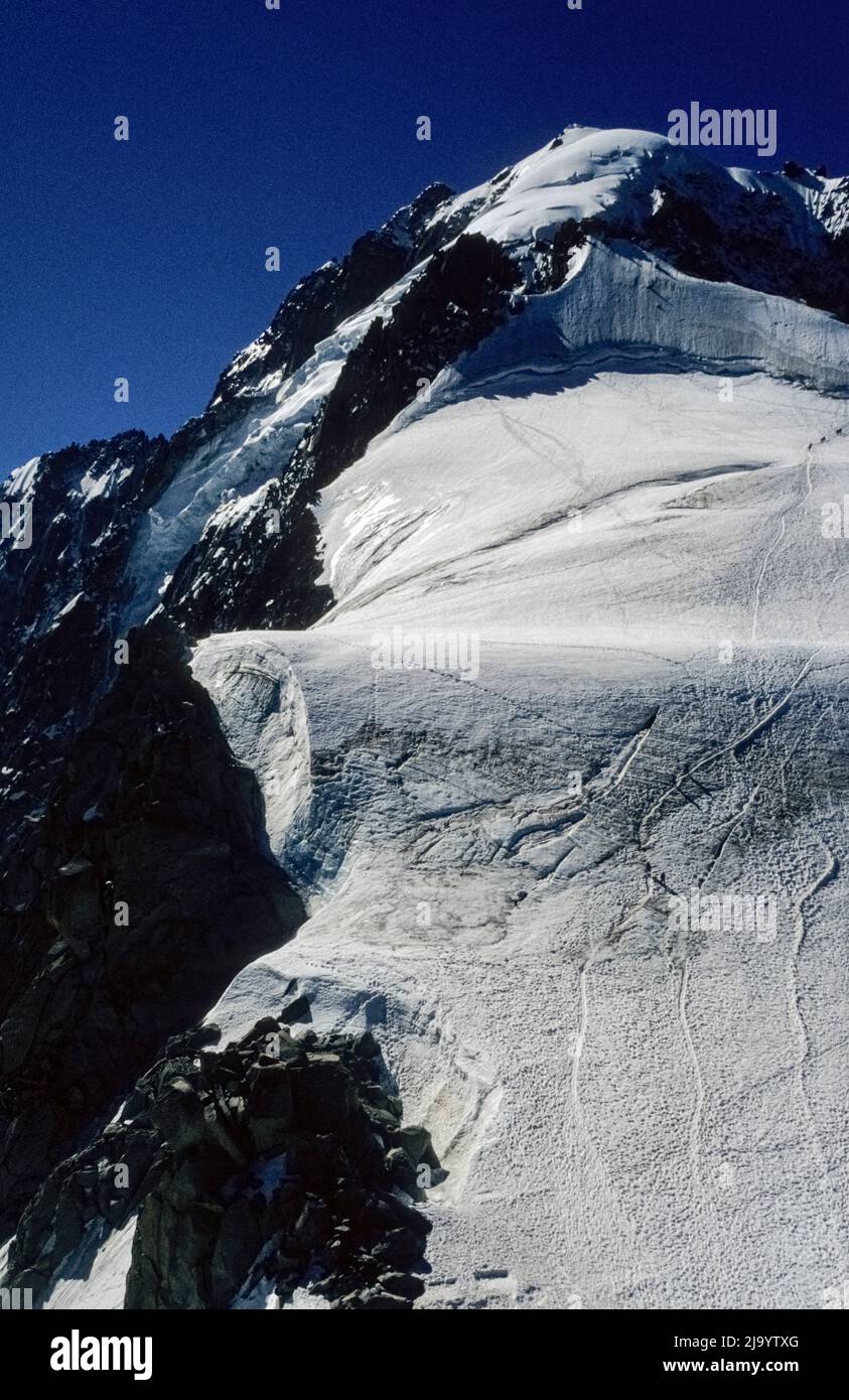 Die eisige Nordwand der Aiguille Verte von der Bergstation der Aiguille des Grands Montets aus gesehen. Argentière, Chamonix-Mont-Blanc, Frankreich, 1990 Stockfoto