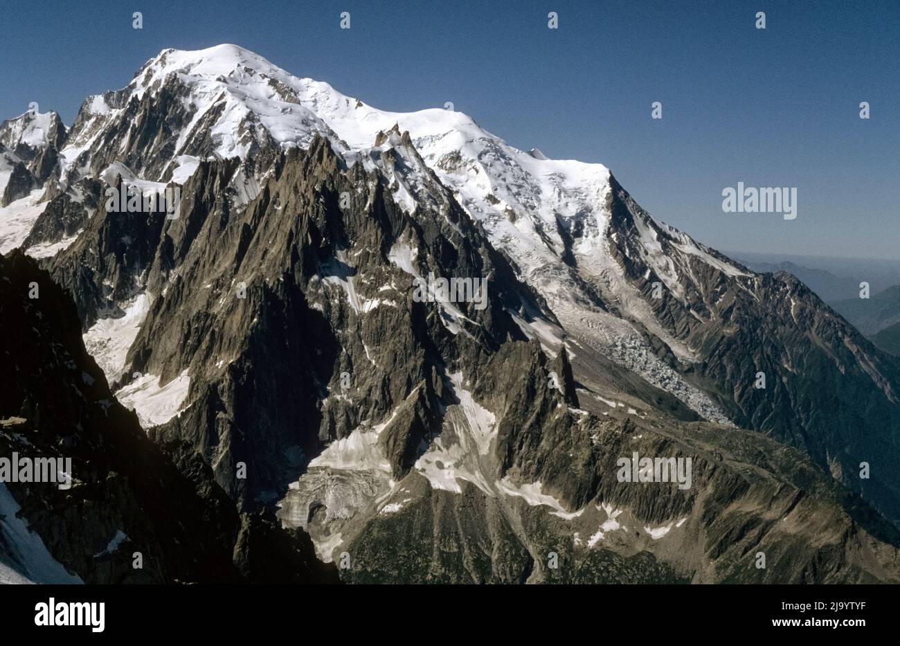 Mont Blanc, Dôme du Goûter, Glacier des Bossons, Aiguilles de Chamonix von der Gipfelstation Aiguille des Grands Montets aus gesehen. Argentiere, 1990 Stockfoto
