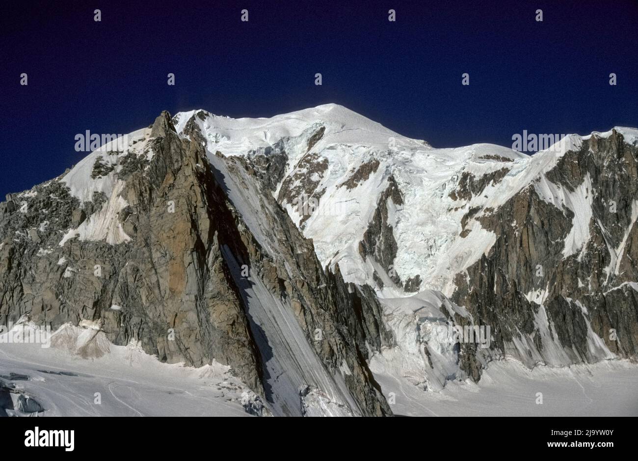 Blick von einer Gondel auf den Mont-Blanc auf Mont Maudit und Mont Blanc du Tacul. Chamonix Mont Blanc, Frankreich, 1990 Stockfoto