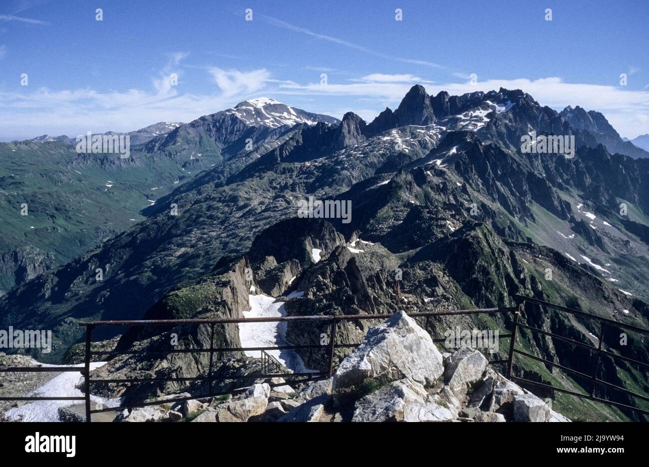 Panorama von der Bergstation Le Brévènt mit Blick auf die Aiguilles Rouges. Chamonix-Mont-Blanc, Haute Savoie, Frankreich, 1990 Stockfoto