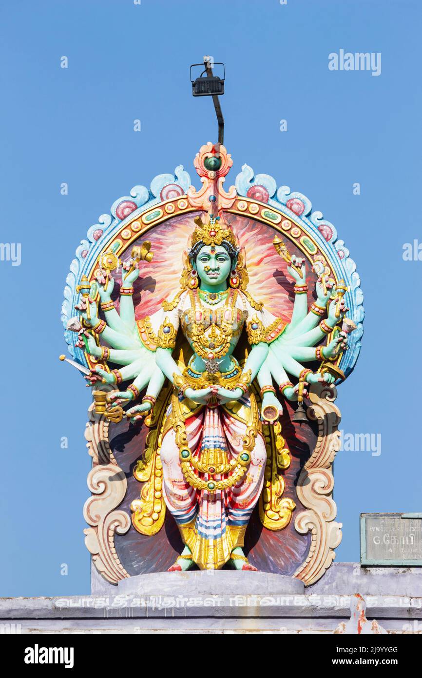 Statue der Aadi Shakti Göttin Durga am Eingang des Nataraja Tempels, Chidambaram, Tamil Nadu, Indien Stockfoto