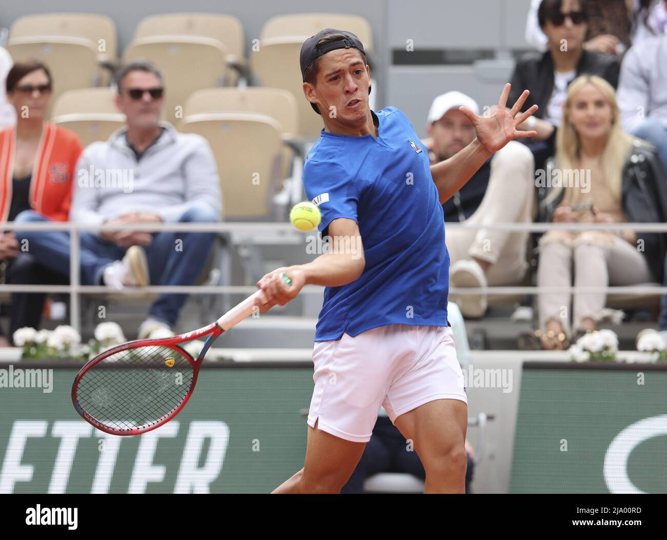 Sebastian Baez aus Argentinien am 4. Tag der French Open 2022, einem Grand-Slam-Tennisturnier am 25. Mai 2022 im Roland-Garros-Stadion in Paris, Frankreich - Foto: Jean Catuffe/DPPI/LiveMedia Stockfoto