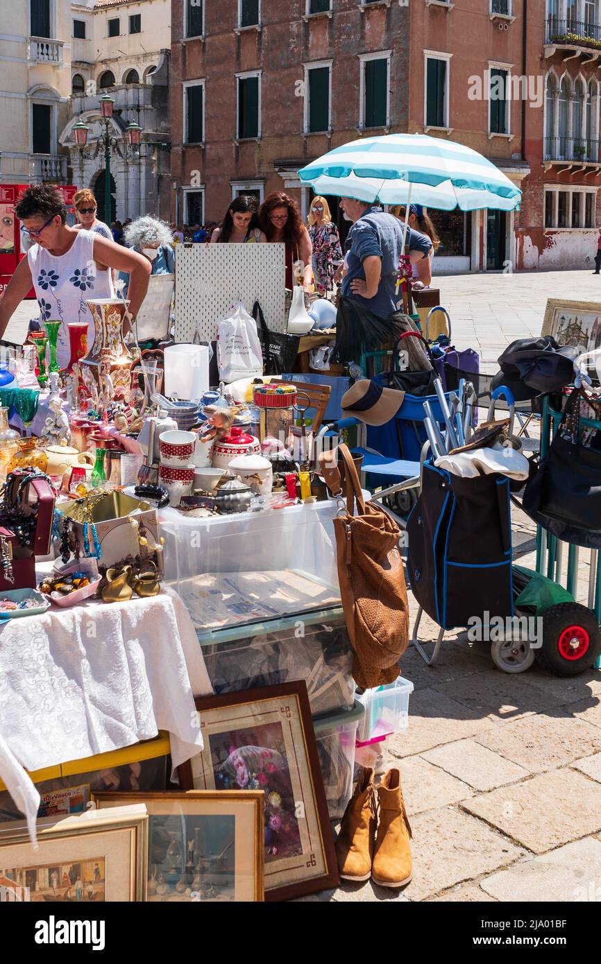 Flohmarkt in Campo Santo Stefano, Venedig. Italien Stockfoto