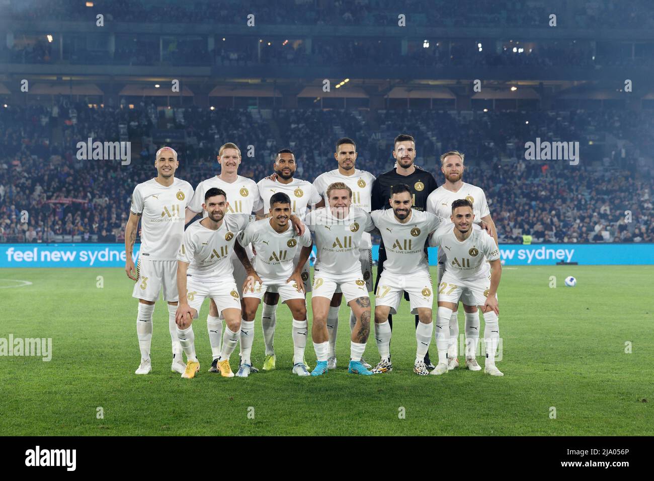 Sydney, Australien. 25.. Mai 2022. Die A-League All Stars stehen während des Spiels zwischen dem FC Barcelona und der A-League All Stars im Accor Stadium am 25. Mai 2022 in Sydney, Australien, an. Quelle: IOIO IMAGES/Alamy Live News Stockfoto