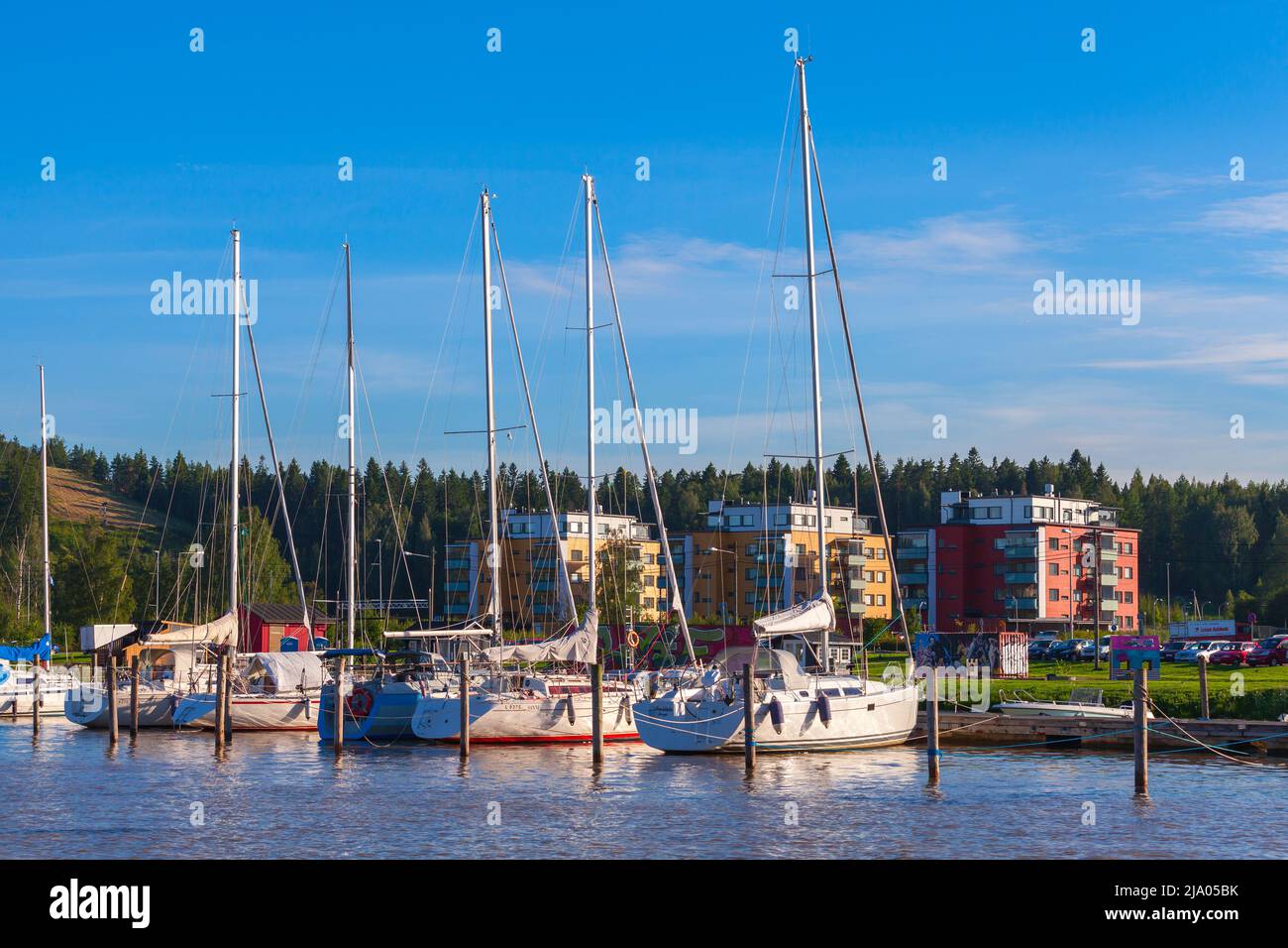 Porvoo, Finnland - 16. Juli 2016: Segelyachten liegen in der Marina von Porvoo Stockfoto