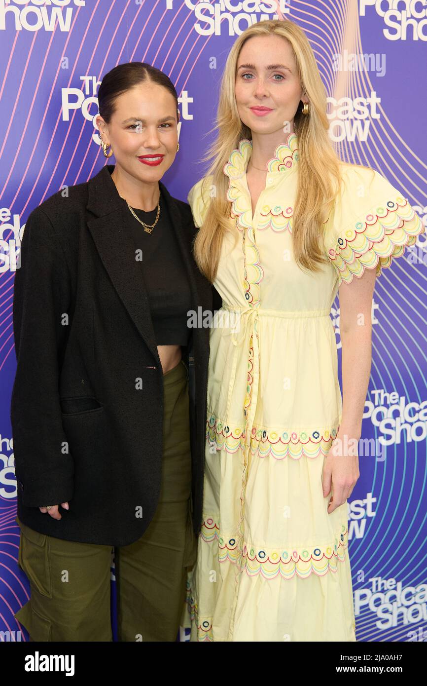 London, Vereinigtes Königreich . 26 Mai, 2022 . Chiara Hunter und Diana Vickers (Ki & Dee) im Bild auf der Podcast Show 2022 im Business Design Center, Islington. Quelle: Alan D West/Alamy Live News Stockfoto