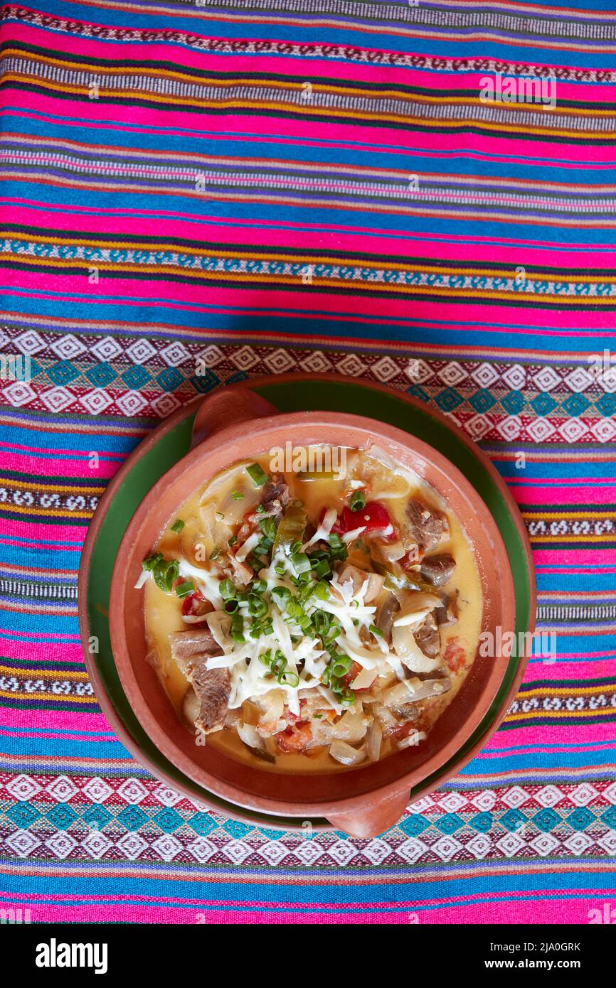 Ein traditionelles Gericht, das in einem Restaurant in Humahuaca, Jujuy, Nordwest-Argentinien (NOA) serviert wird. Stockfoto