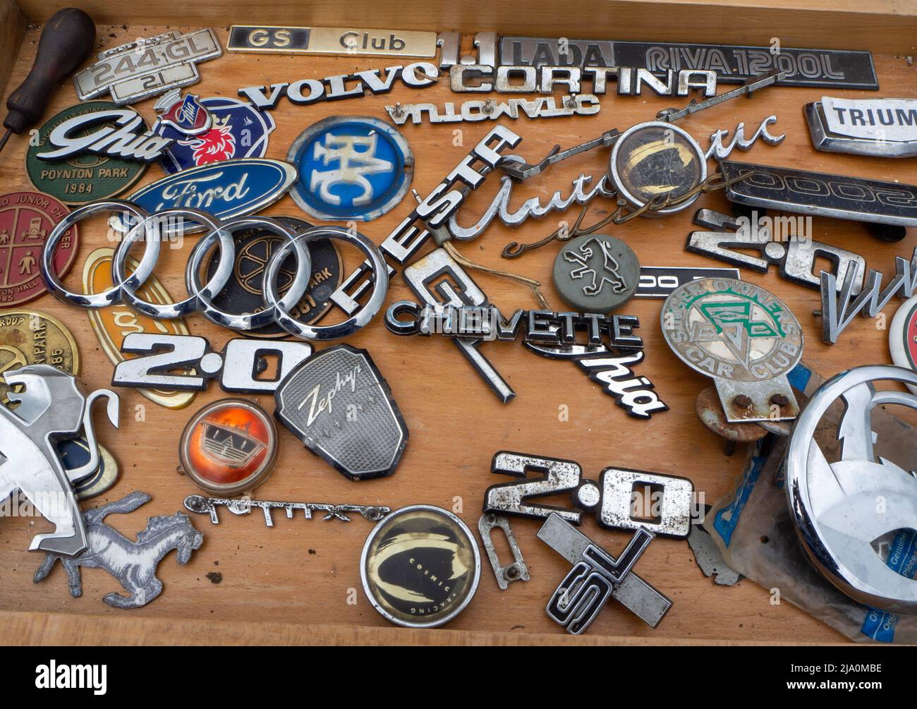 Oldtimer-Abzeichen und -Besatz Stockfoto
