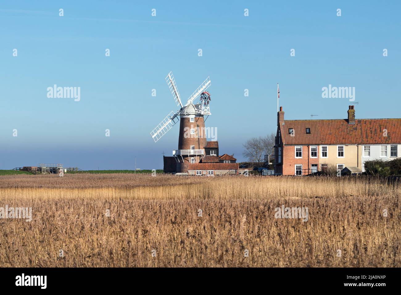 Windmühle in Cley-next-the-Sea, Norfolk, England, Großbritannien Stockfoto