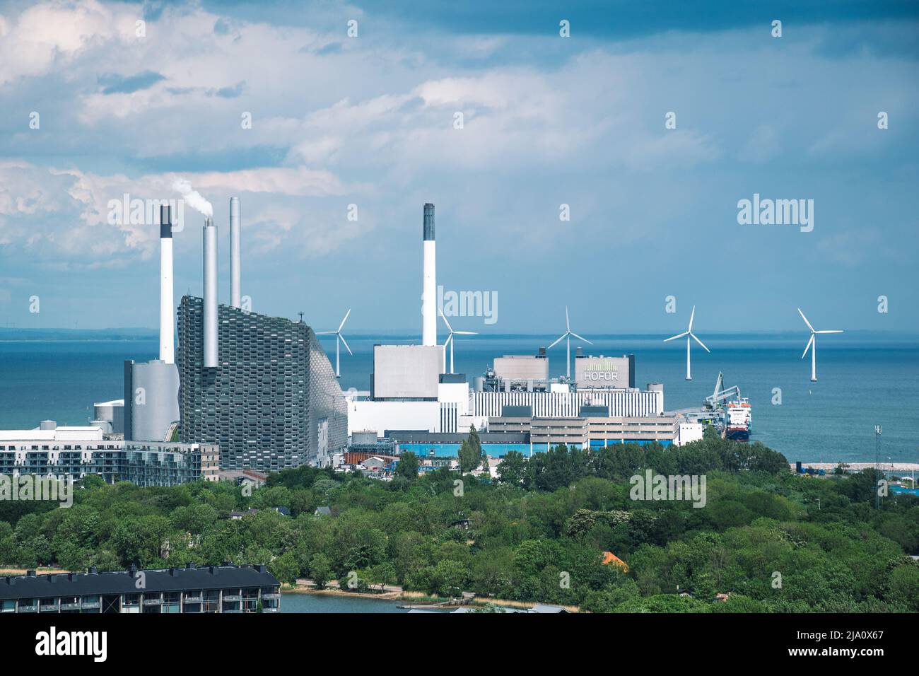 Luftbild von Amager Bakke, Slope oder Copenfill, Verbrennungsanlage, Wärme- und Energieabfall-zu-Energie-Anlage und Offshore-Windkraftanlagen Power, Kopenhagen Stockfoto