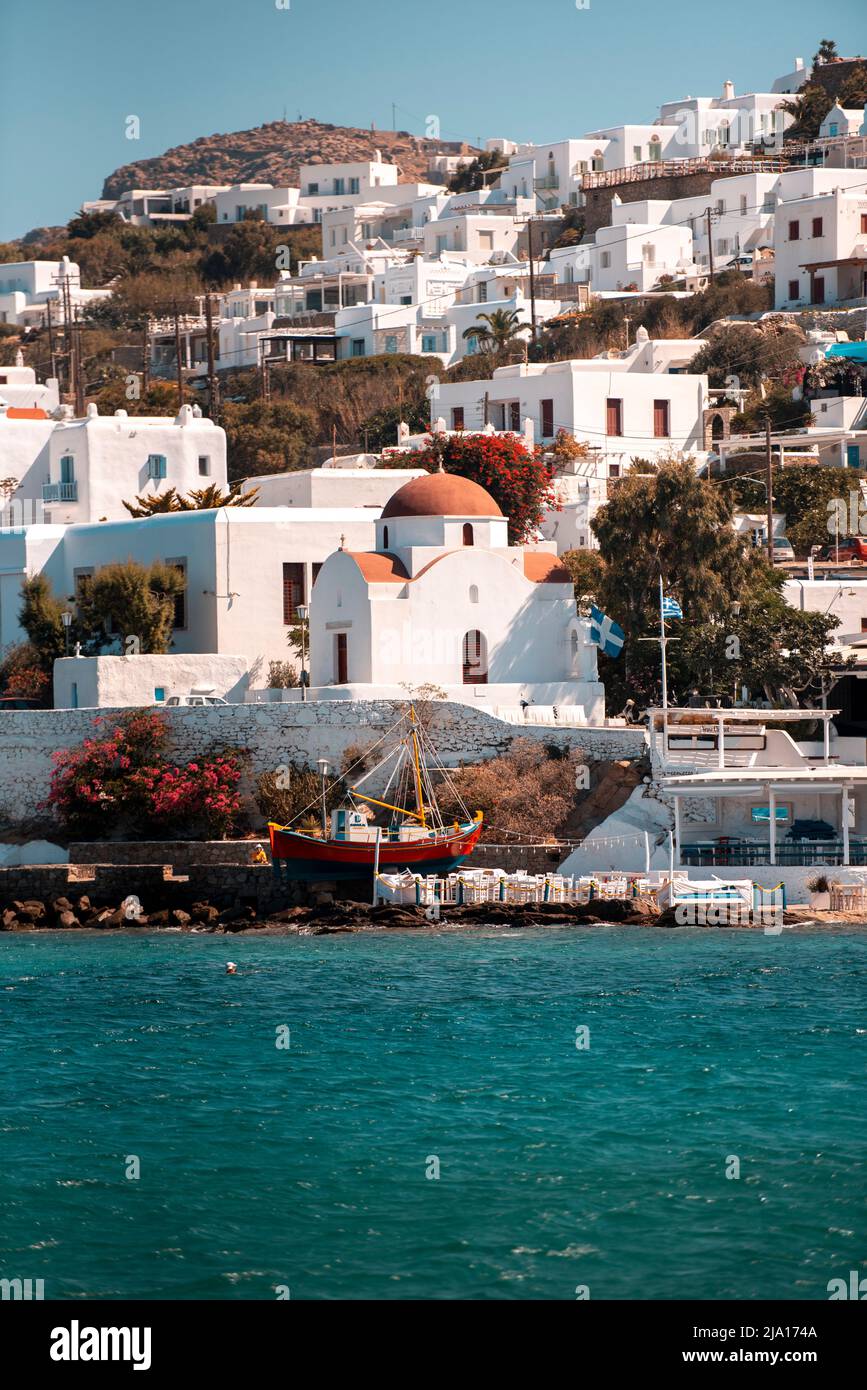 Mykonos Insel in Kykladen Gruppe in der Ägäis. Sommerparty Atmosphäre, ikonische Wahrzeichen Windmühlen aus dem 16.. Jahrhundert mykonos Stadt Griechenland Stockfoto