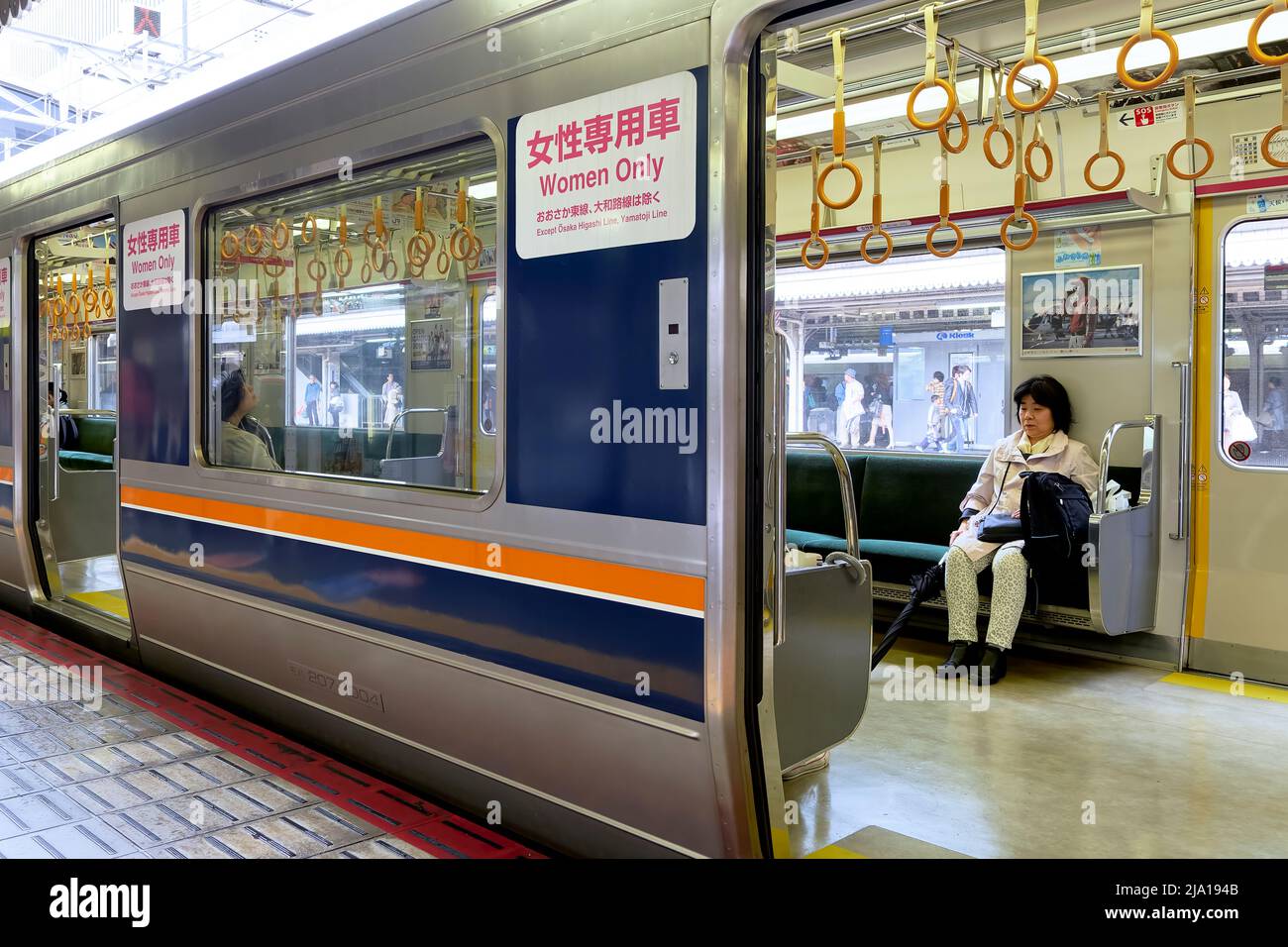 Japan. Kyoto. Zugwagen nur für Frauen Stockfoto