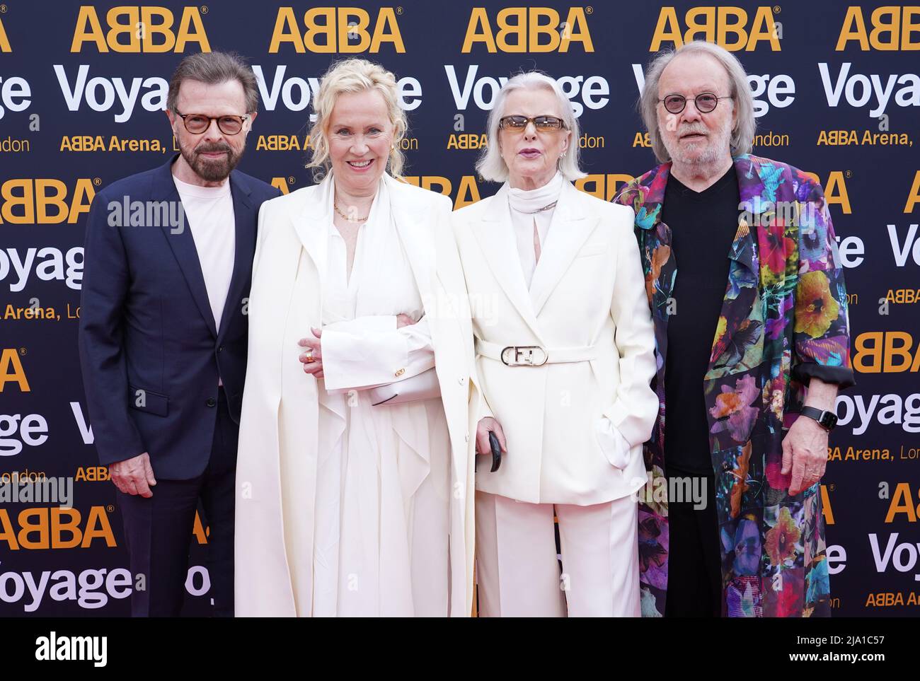 (L bis R) Bjorn Ulvaeus, Agnetha Faltskog, Anni-Frid Lyngstad und Benny Andersson, die beim digitalen Konzert von Abba Voyage in der ABBA Arena, im Queen Elizabeth Olympic Park, im Osten Londons, teilnehmen. Bilddatum: Donnerstag, 26. Mai 2022. Stockfoto