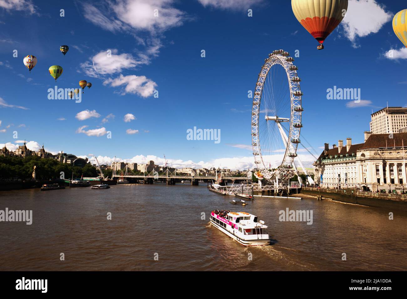 Die London Eye London City Szene entlang der Themse Stockfoto