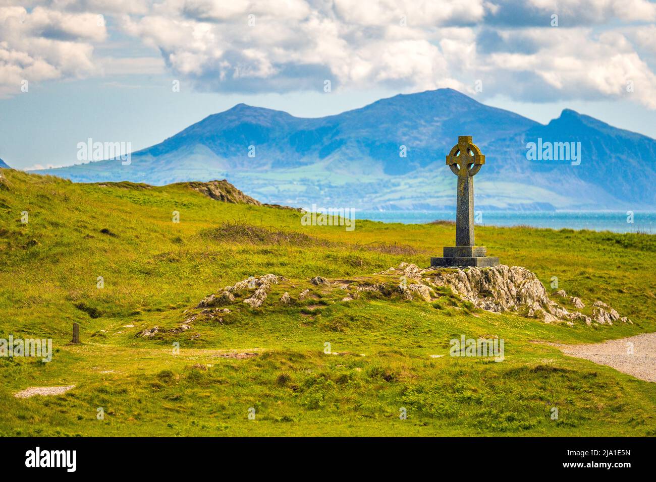 Keltisches Kreuz auf Llanddwyn Island bei Newborough auf Anglesey, Wales Stockfoto