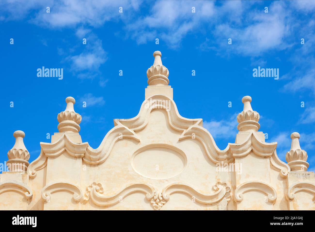 Ein Detail der Hauptfassade des Klosters San Bernardo im historischen Fass von Salta, Argentinien. Stockfoto