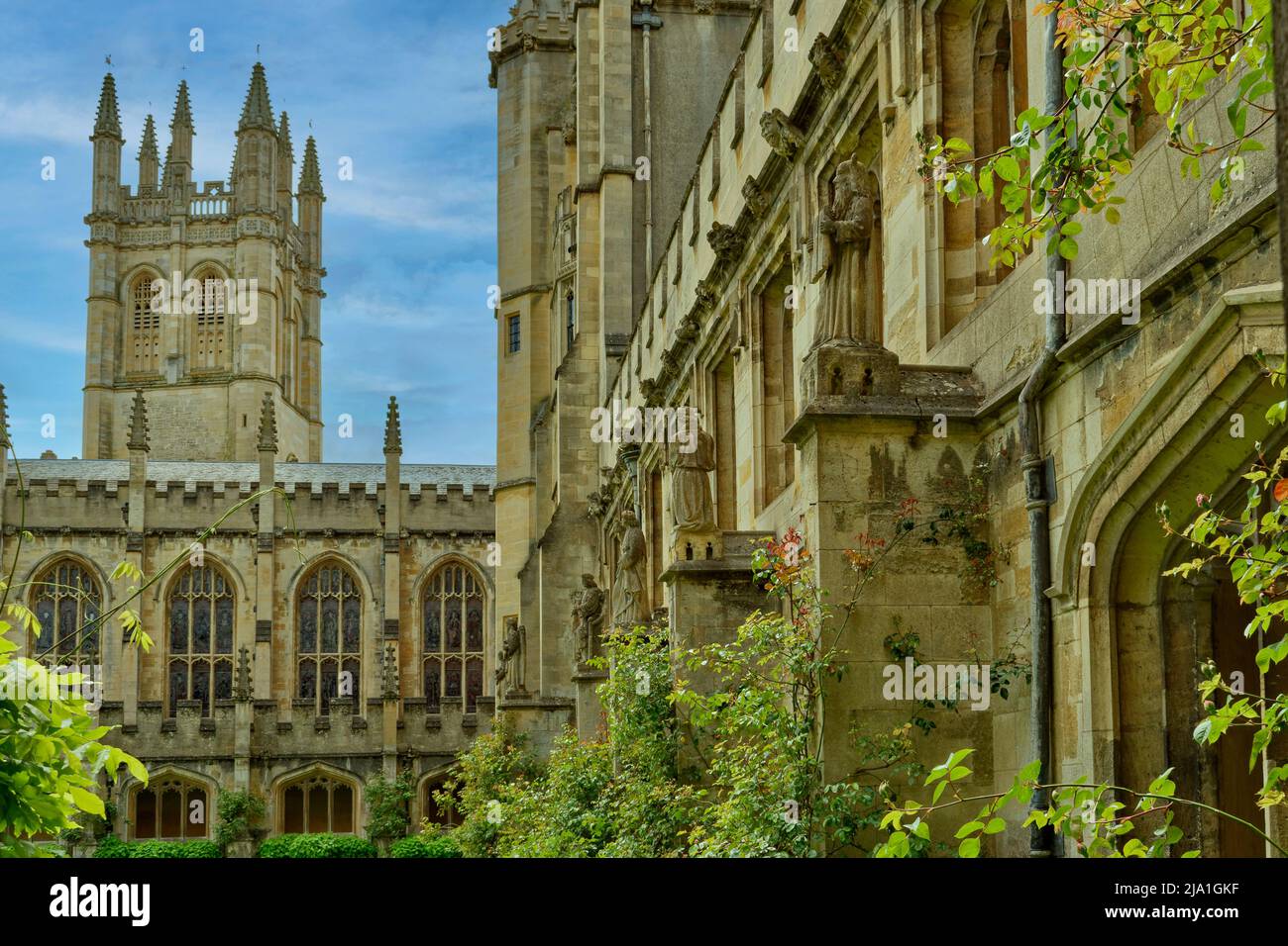 OXFORD CITY ENGLAND MAGDALEN COLLEGE DER GROSSE TURM UND SÜD- UND WESTKLOSTER Stockfoto