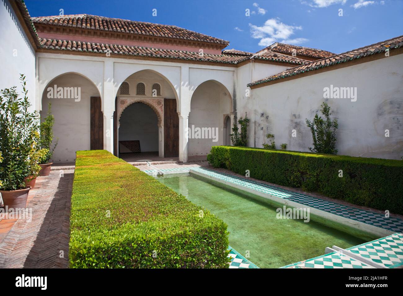 Gartenhof der Cuartos de Granada Alcazaba Maurische Zitadelle (palastartige Festung) 11. century Malaga Spanien Stockfoto