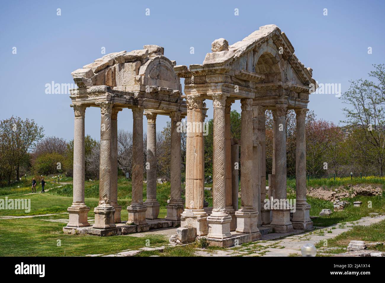 Die Tetrapylon Ruinen in Aphrodisias Antike Stadt, späthellenistische frühe römische in der Nähe von Aydn, Westtürkei. Stockfoto