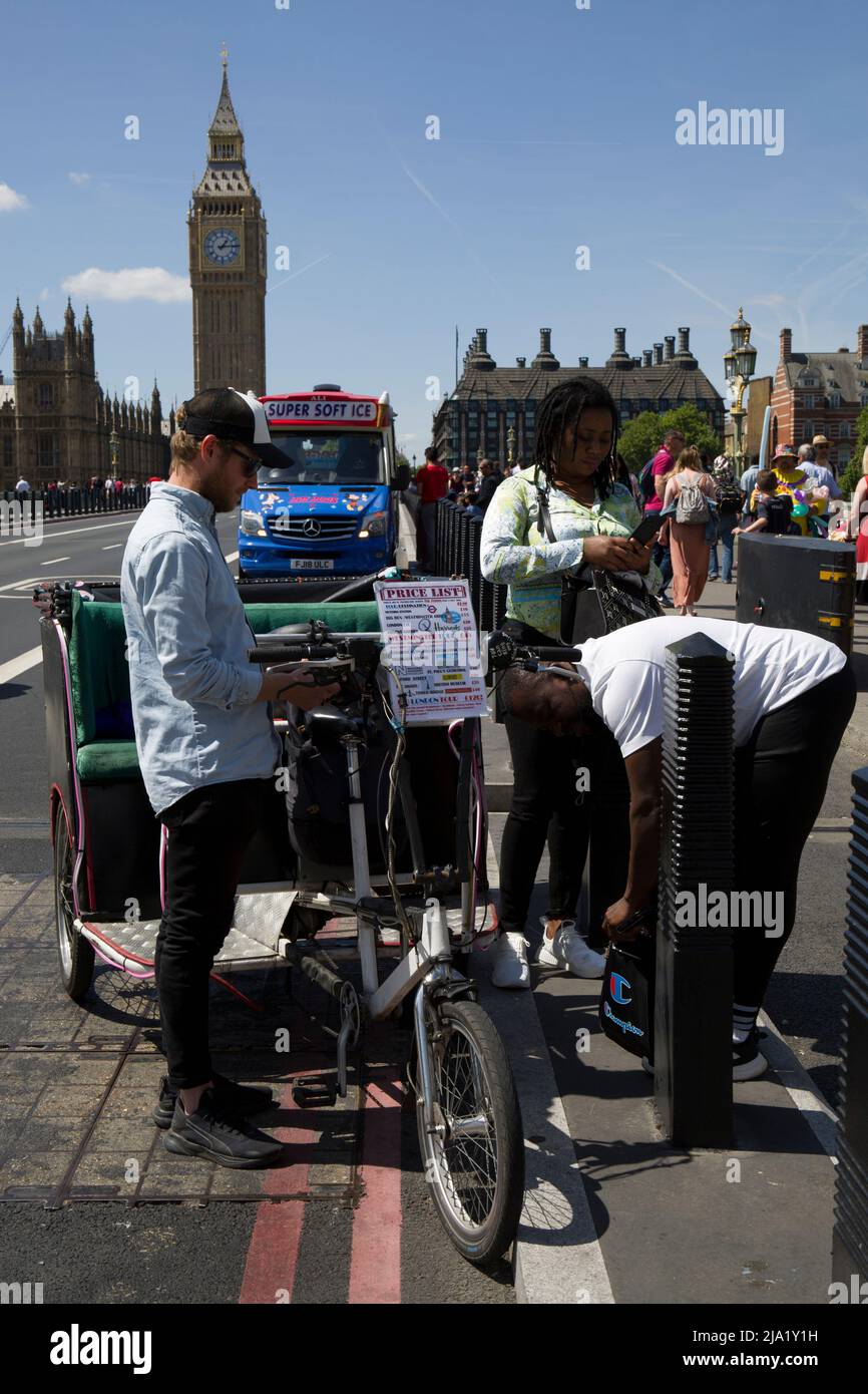 Rickshaw Westminster Bridge London Stockfoto