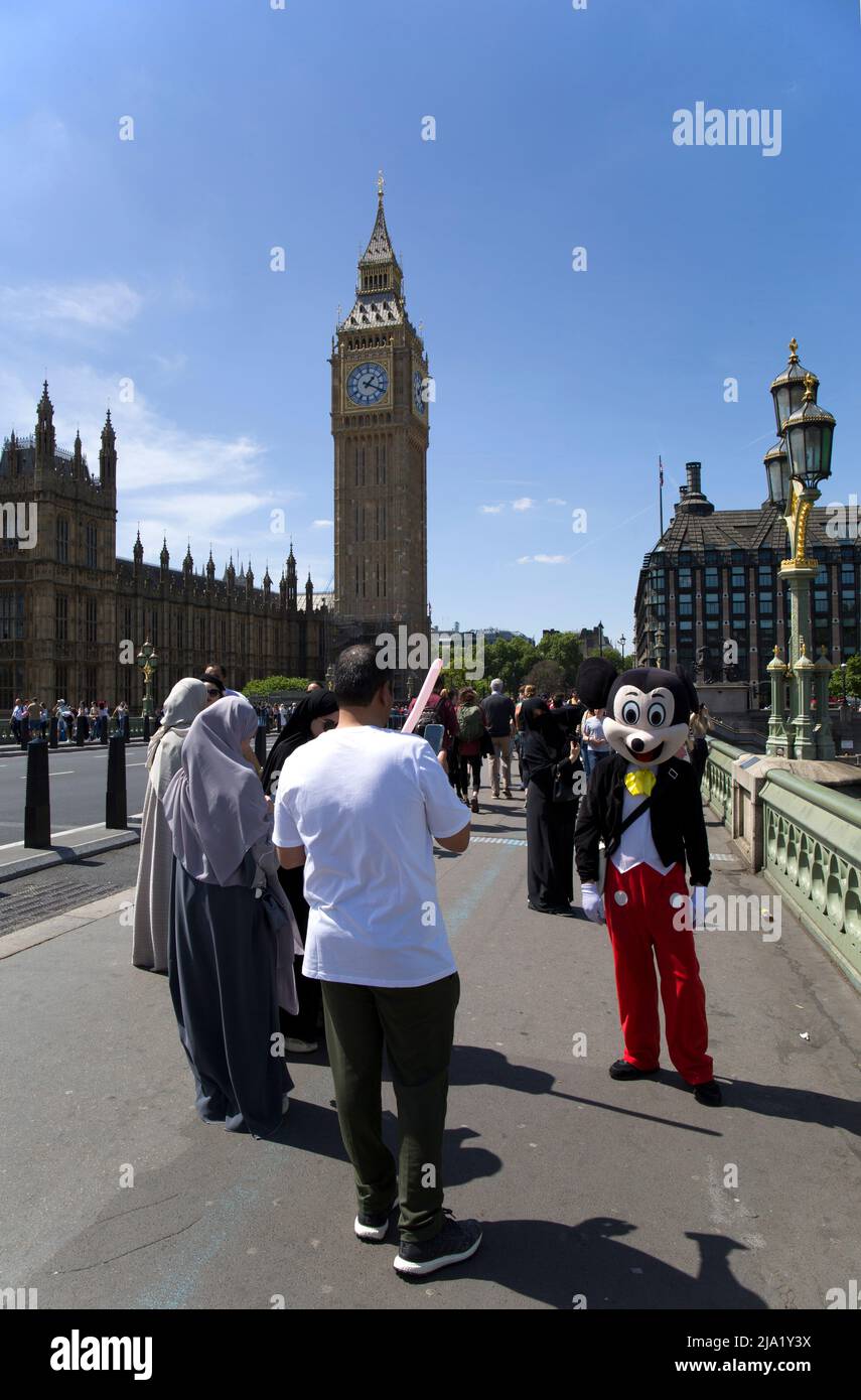 Mickey Maus Kostüm Westminster Bridge London Stockfoto