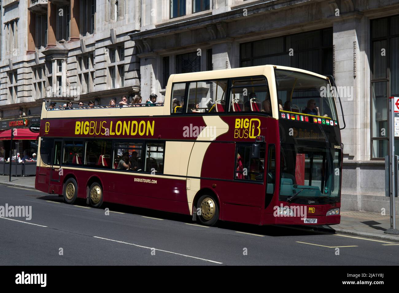 Touristenbus Whitehall London Stockfoto