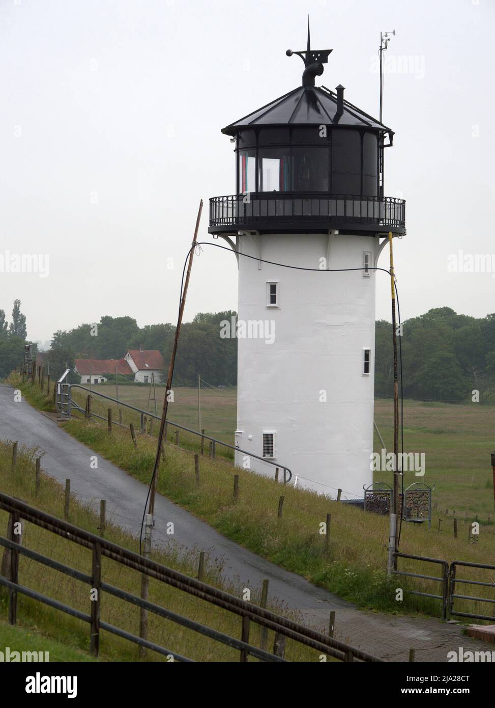 Die Dicke Berta, der Leuchtturm am Hafen von Altenbruch, stand bis 1983 als Frontlicht. Altenbruch Hafen, Cuxhaven-Altenbruch, Niedersachsen, Deutschland Stockfoto