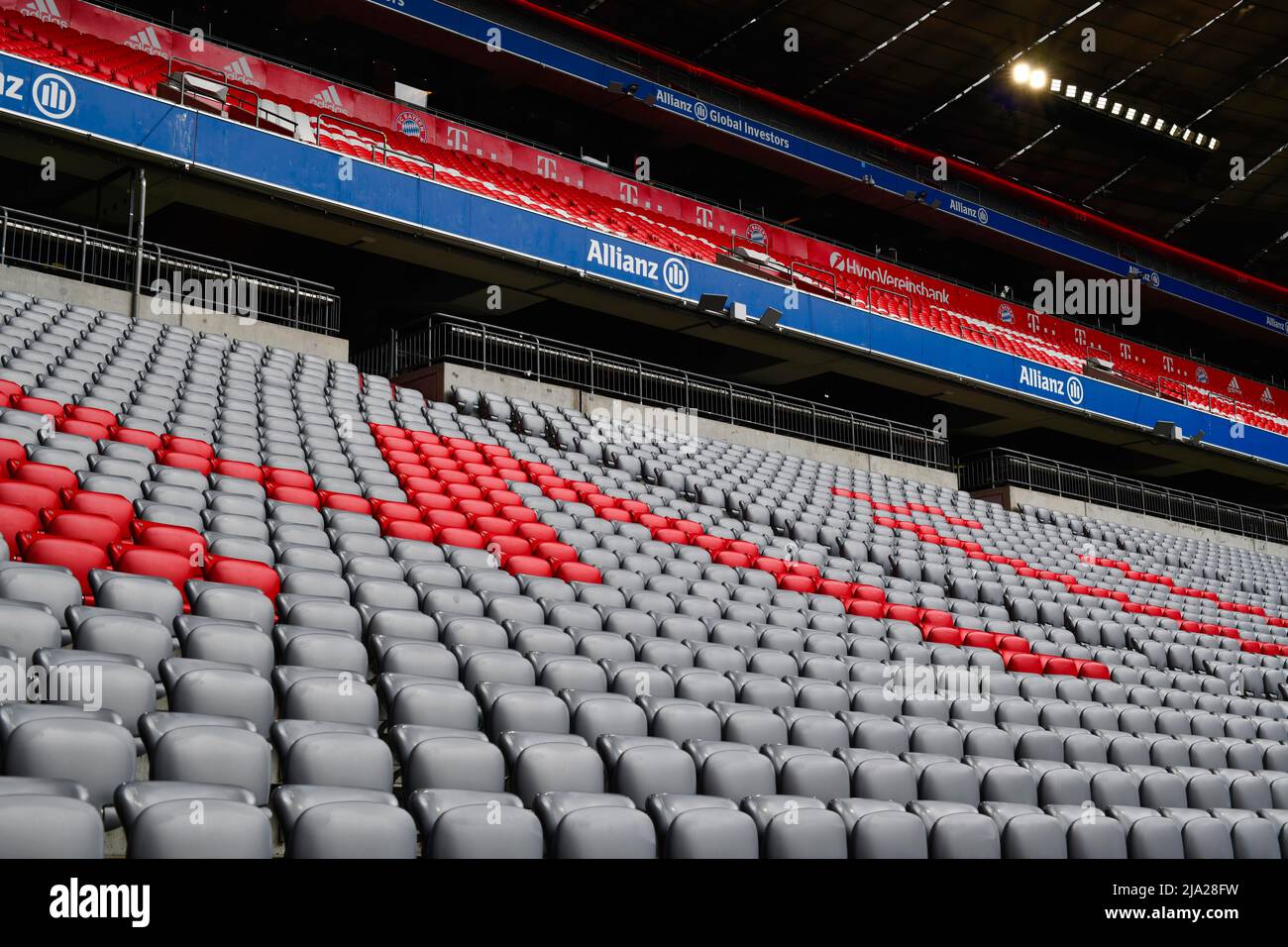 Leere Tribünenplätze, Allianz Arena, München, Bayern, Deutschland Stockfoto
