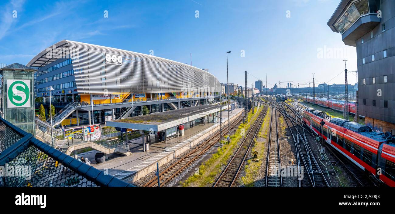 Gleise und Züge an der Hackerbrücke, S-Bahn-Station, München, Bayern, Deutschland Stockfoto