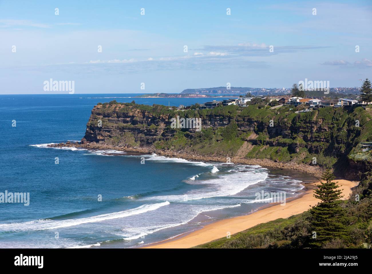 Bungan Beach in Sydney, einem Surfstrand an der Ostküste Sydneys in der Northern Beaches Area, NSW, Australien an einem Herbsttag Stockfoto