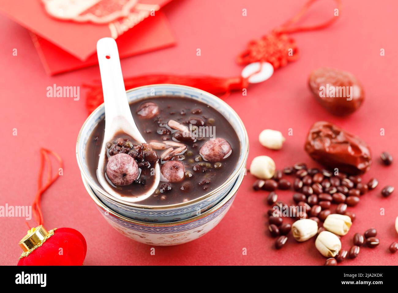 Chinesisches Essen, Delicious Eight Treasures Haferbrei mit rotem Konzept, Nahaufnahme Stockfoto