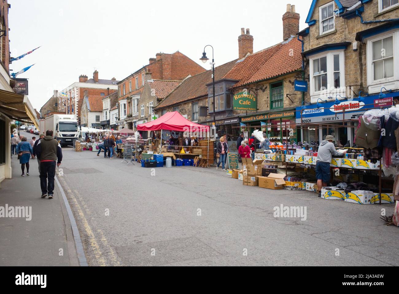 Montag ist Markttag in der Stadt Pickering in Yorkshire Stockfoto
