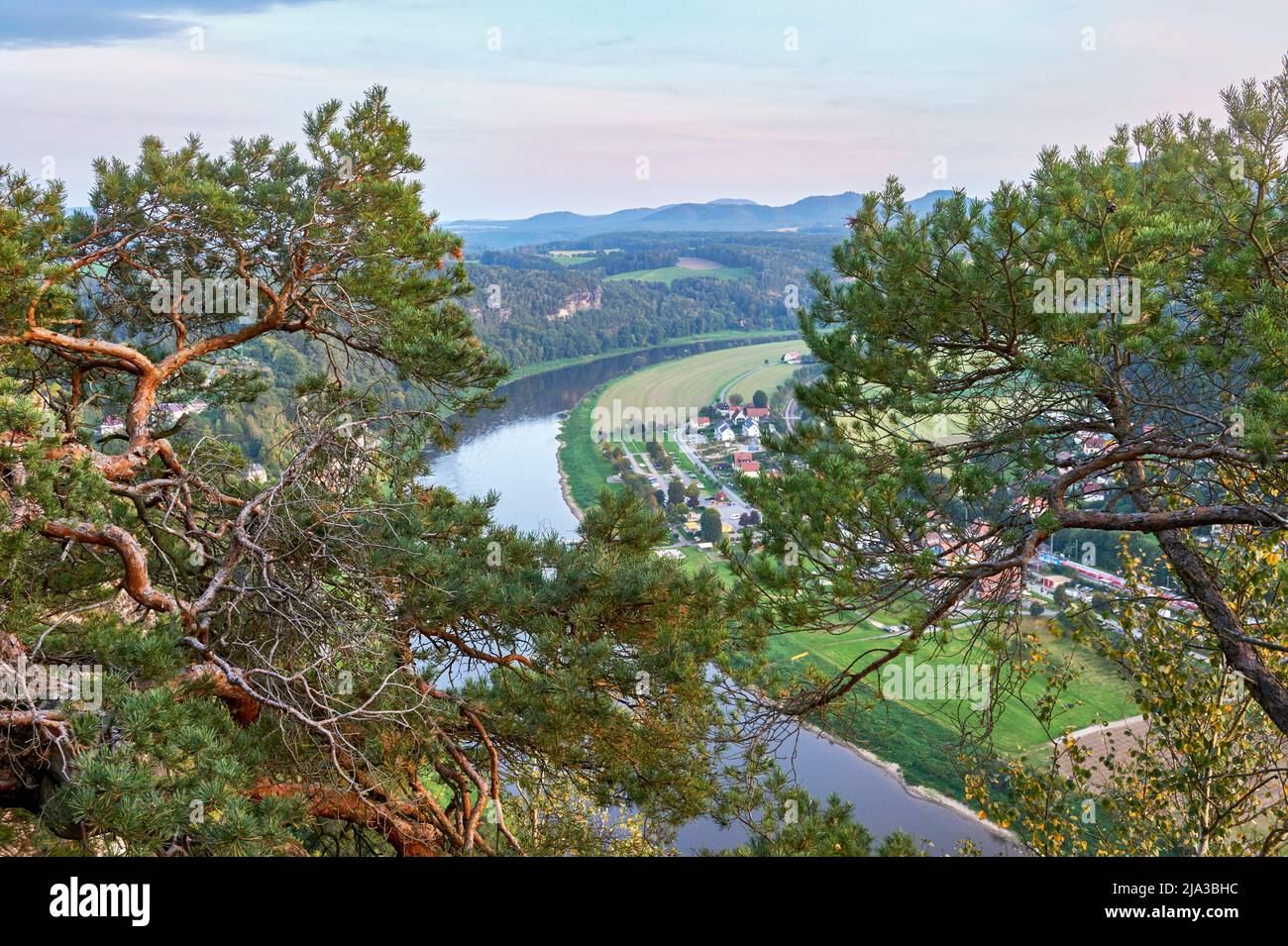 Landschaftlich reizvolle Luftaufnahme auf der Elbe, Deutschland Stockfoto