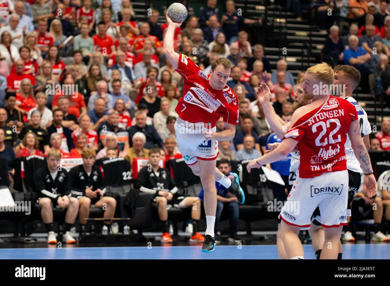 Aalborg, Dänemark. 25., Mai 2022. Felix Claar (7) von Aalborg Handball beim dänischen HTH Herreliga-Spiel zwischen Aalborg Handball und Bjerringbro-Silkeborg Handball in der Jutlander Bank Arena in Aalborg. (Foto: Gonzales Photo - Balazs Popal). Stockfoto