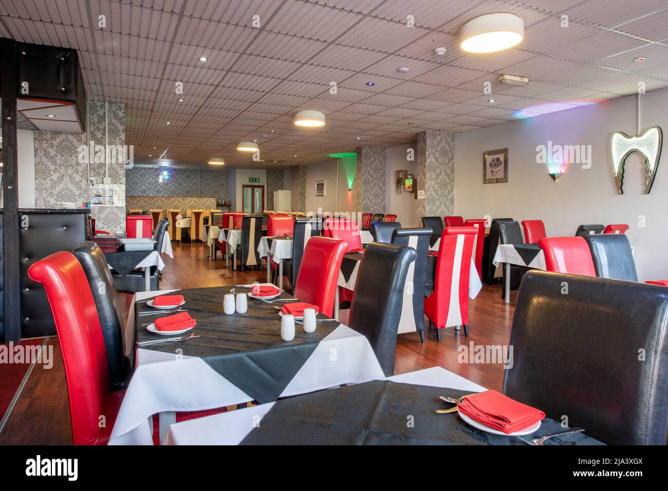Blick auf Kiran's Balti und das authentische indische und bangladeschische Restaurant. Stockfoto